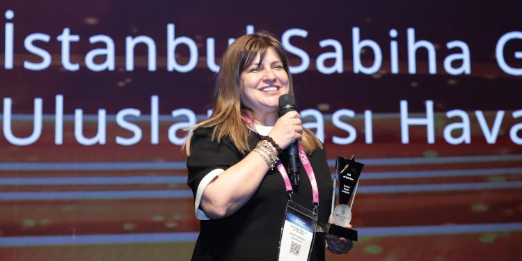 Üretken Yapay Zeka Asistanı SAVVy, İstanbul Sabiha Gökçen’e Yılın En İyi CIO’su ödülünü getirdi