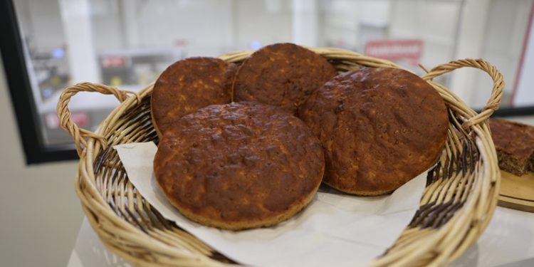 5 Bin Yıllık Küllüoba ekmeği üretici marketlerde satışta