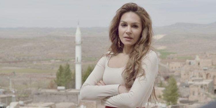 Sahra Şaş : “Kendimi Jennifer Lopez’e başladım”