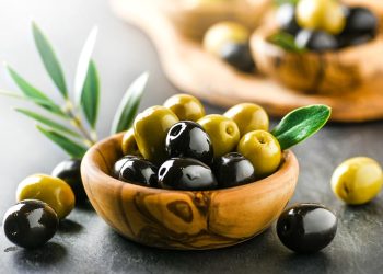 Sofralık zeytin ihracatı 250 milyon dolara koşuyor