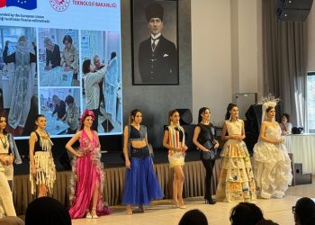 Zeytindalı ve Bika Kooperatifleri “Üretimde Sıfır Atık” Defilesi izleyenleri büyüledi