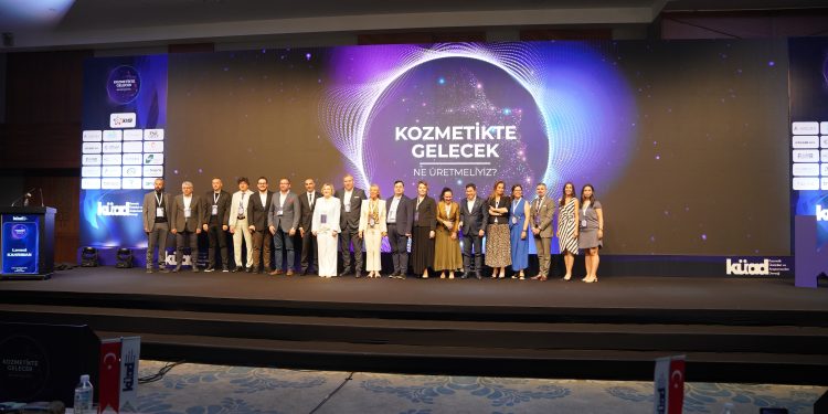 Ne üretmeliyiz zirvesinde global uzmanlardan önemli açıklamalar