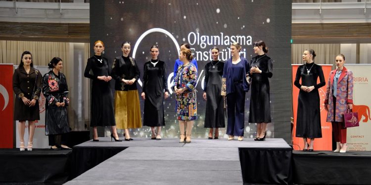 Van Olgunlaşma Enstitüsü’nden muhteşem defile