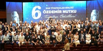 İzmir Şehir Tiyatroları’na anlamlı ödül