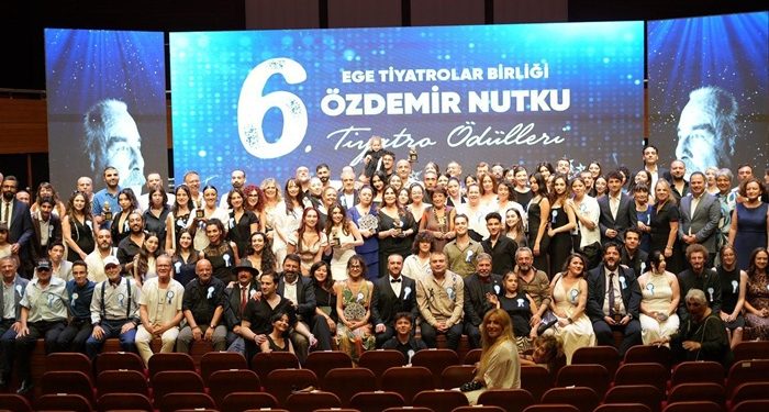 İzmir Şehir Tiyatroları’na anlamlı ödül