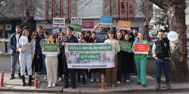 Dünya çevre gününde gençlerden bakanlığa çağrı: “Güçlü bir iklim hedefi gençlerin geleceği için bir taahütnamedir”