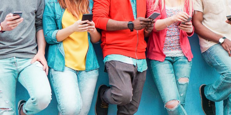 Dijital dünyada çocuklarınızı yalnız bırakmayın