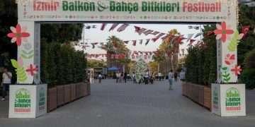 1. İzmir Balkon ve Bahçe Bitkileri Festivali başladı