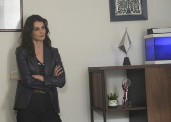 Eşref Rüya’nın Çiğdem Komiser’i Büşra Develi, dizinin başarısının tadını çıkarıyor