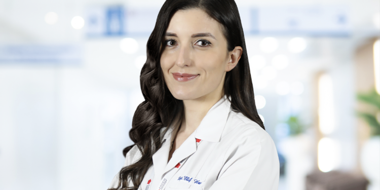 Diyetisyen Elif Hançer Bingili : “Aynadaki Düşman: Anoreksiya ile Sessiz Savaş”