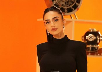 Elif Buse Doğan kendi şarkılarını yeniden yorumladı