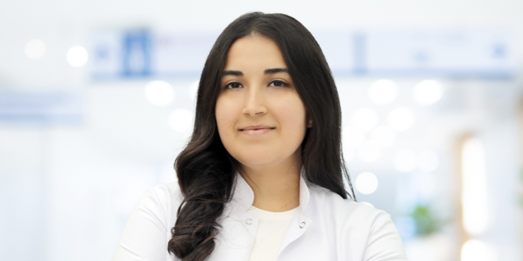 Dil ve Konuşma Terapisti Yaren Çomak : “Konuşamayanlar Anlaşılmak İstiyor: Afaziye Dair Her Şey”