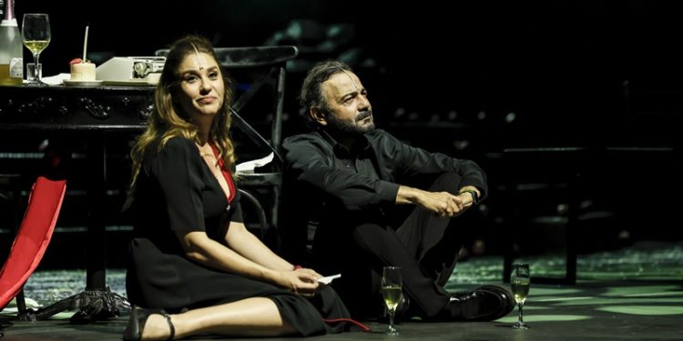 Aşk Biter mi? Harbiye’ye sığmadı