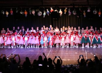 Nar Çicekleri’nde mezuniyet sevinci