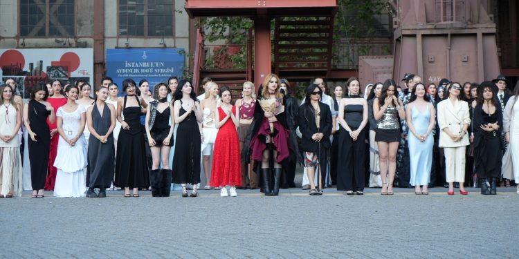 BİLGİ’li genç tasarımcılardan mezuniyet defilesi