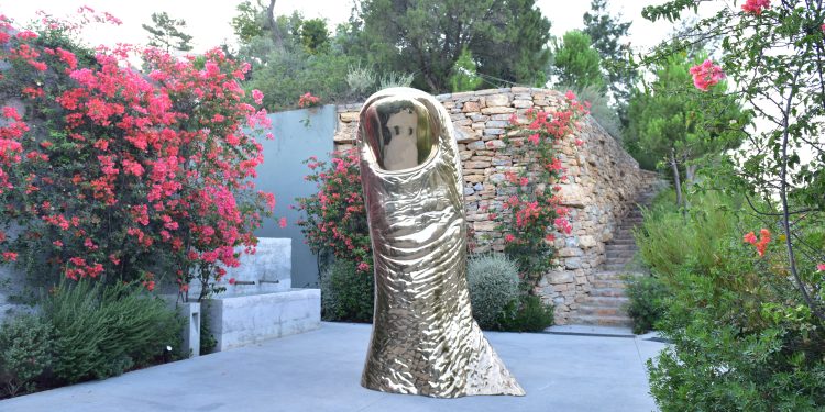Dünyaca ünlü sanat galerisi Almine Rech’in ‘I Was Here’ sergisinin açılışı Bodrum Loft’da sanatseverleri buluşturdu