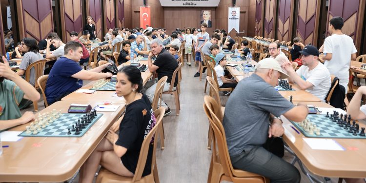 İlk hamleler yapıldı, Uluslararası Satranç Turnuvası coşkuyla başladı