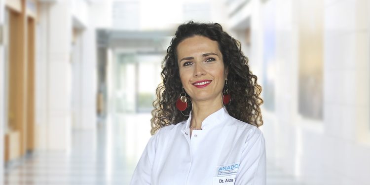 Diş Hekimi Arzu Tekkeli: Duruş bozukluklarının sebebi diş sıkma olabilir