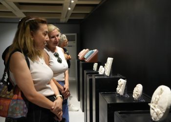 Semiha Atabey’in “Bozunma/Oluşum” sergisi ziyarete açıldı