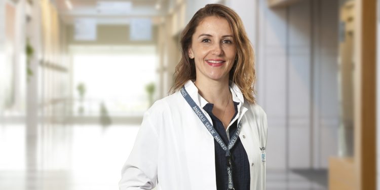 Op. Dr. Burcu Usta Uslu : Deniz ve havuzda göz sağlığını korumak için 6 öneri