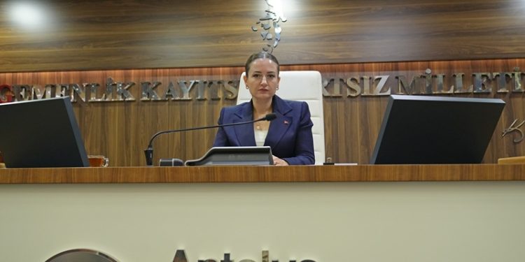 Büşra Özdemir Antalya Büyükşehir Belediyesi Başkan Vekili seçildi