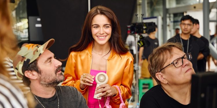 Türkiye’den Globale:   Hafsanur Sancaktutan’ın Işıltısı Artık 31 ülkede