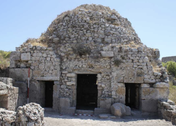 Antalya’daki tarihi kültürel mirasa sahip çıkmaya devam ediyorlar