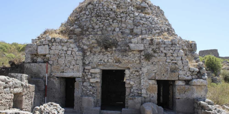 Antalya’daki tarihi kültürel mirasa sahip çıkmaya devam ediyorlar