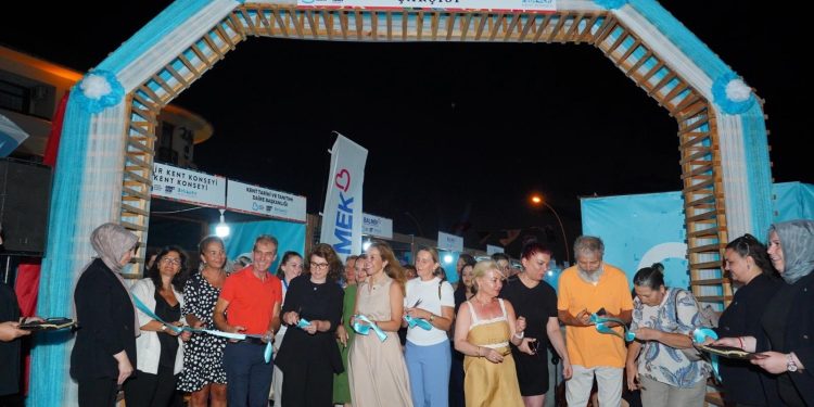 Kadın emeği çarşısı kapılarını açtı