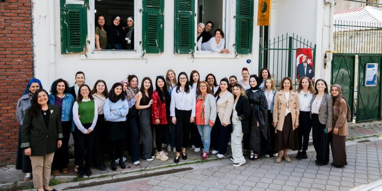 Kolektif Etki Programı Derneği ve tekstil atölyesi, kadınlarla birlikte tekstil sektöründe dönüşüme öncülük ediyor