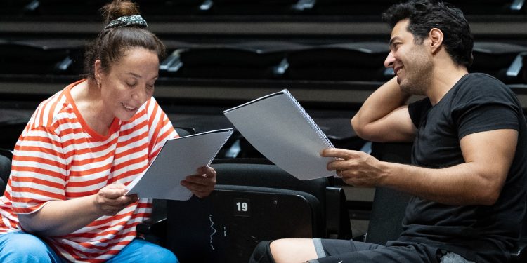 Binnur Kaya ve Mert Fırat ilk kez sahnede