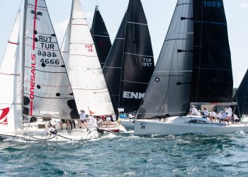 Yelkenlerin rüzgârla dansı