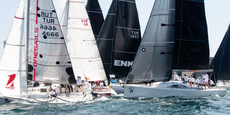 Yelkenlerin rüzgârla dansı