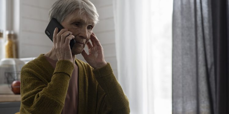 Emeklilere yönelik dolandırıcılık vakalarının yüzde 41’i telefon görüşmesiyle başlıyor