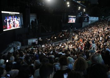 “Fosforlu Cevriye” Harbiye’de ışıltısıyla göz doldurdu