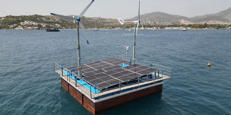 “Bodrum’dan Dünyada Bir İlk” Bodrum Belediyesi deniz suyunu güneş ve rüzgarla arıtmaya başladı