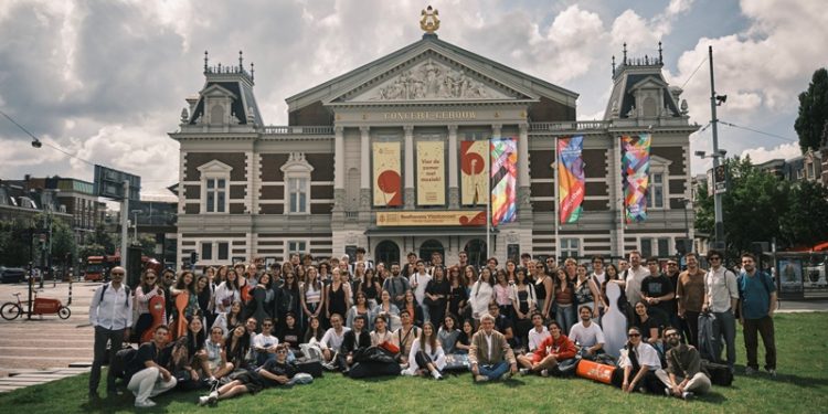 Türkiye Gençlik Filarmoni Orkestrası İlyun Bürkev’in solistliğinde AKM’de