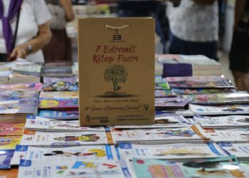 Ölmez Ağacın Gölgesinde 7. Edremit Kitap Fuarı başladı