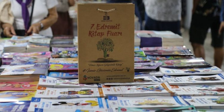 Ölmez Ağacın Gölgesinde 7. Edremit Kitap Fuarı başladı