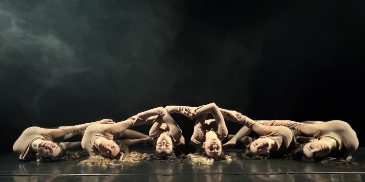 “Kız Doğdu/ III” 7. İstanbul Fringe Festival sahnesinde