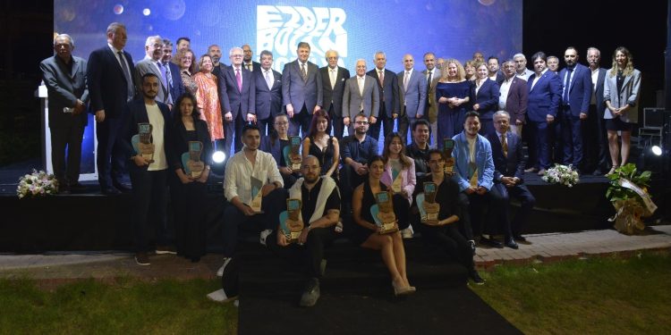 Egeli Mobilya ihracatçılarından geleceğin tasarımcılarına uluslararası destek