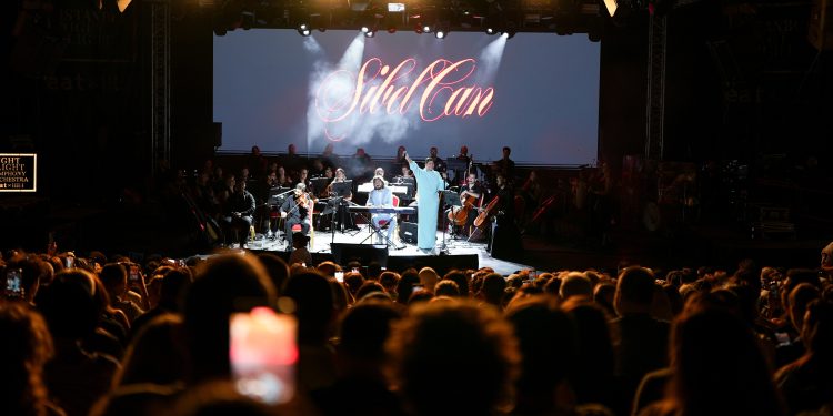 Sibel Can Bursa’da müzikseverlerle buluştu