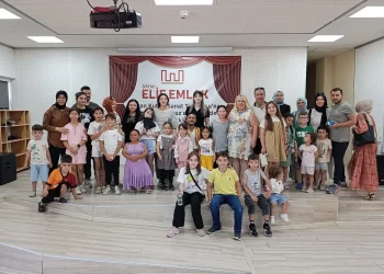 Yağmur Hanım’ın konağı dakikalarca ayakta alkışlandı