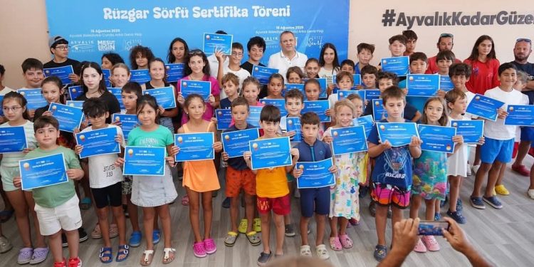 Ayvalık’ta rüzgarla güçlenen, denizle öğrenen gençlik!