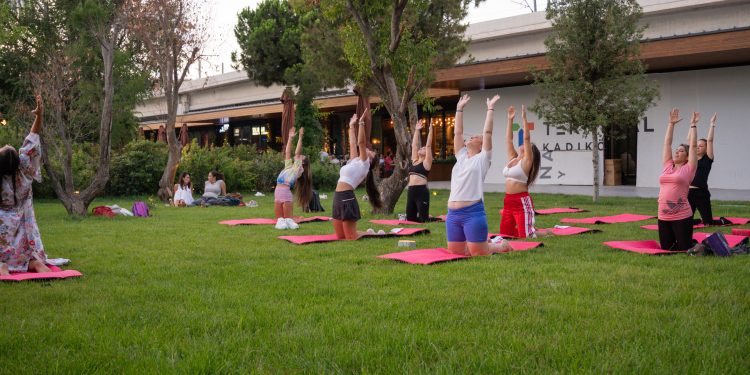 Trattoria Fontana’da şarap ve yogayla buluşma: Özge Ergün ile vıno yoga gecesi