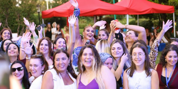 Doping Hafıza’dan Annelere Güç Veren Yeni Bir Öğrenim Hareketi: “Anneler Kulübü”