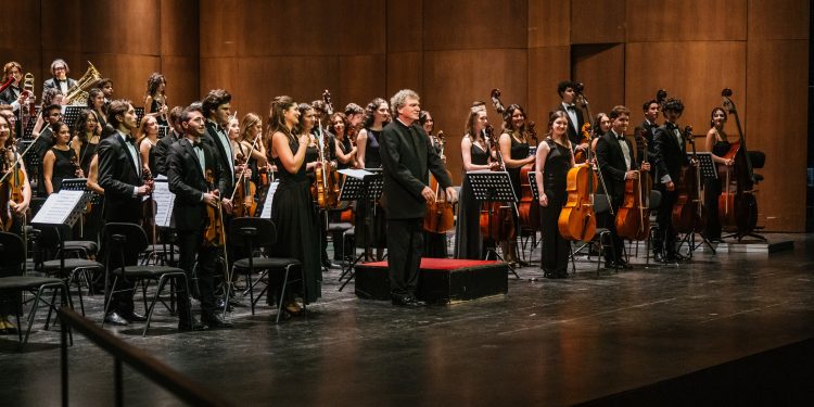 Türkiye Gençlik Filarmoni Orkestrası Türkiye’de ve Avrupa’da ayakta alkışlandı