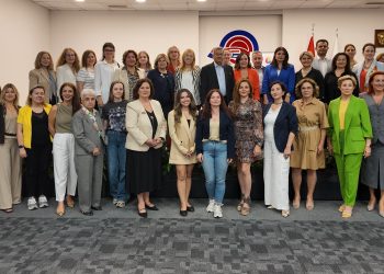 Kadınlar çalışma hayatını yükseltmek için İzmir’den ses yükseltti