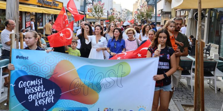 EFEST 2025 renkli görüntülerle başladı