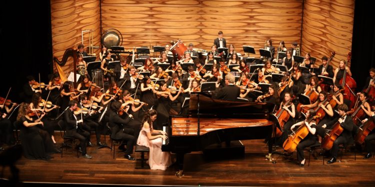 İlyun Bürkev’den Elbphilharmonie’de hafızalara kazınan performans